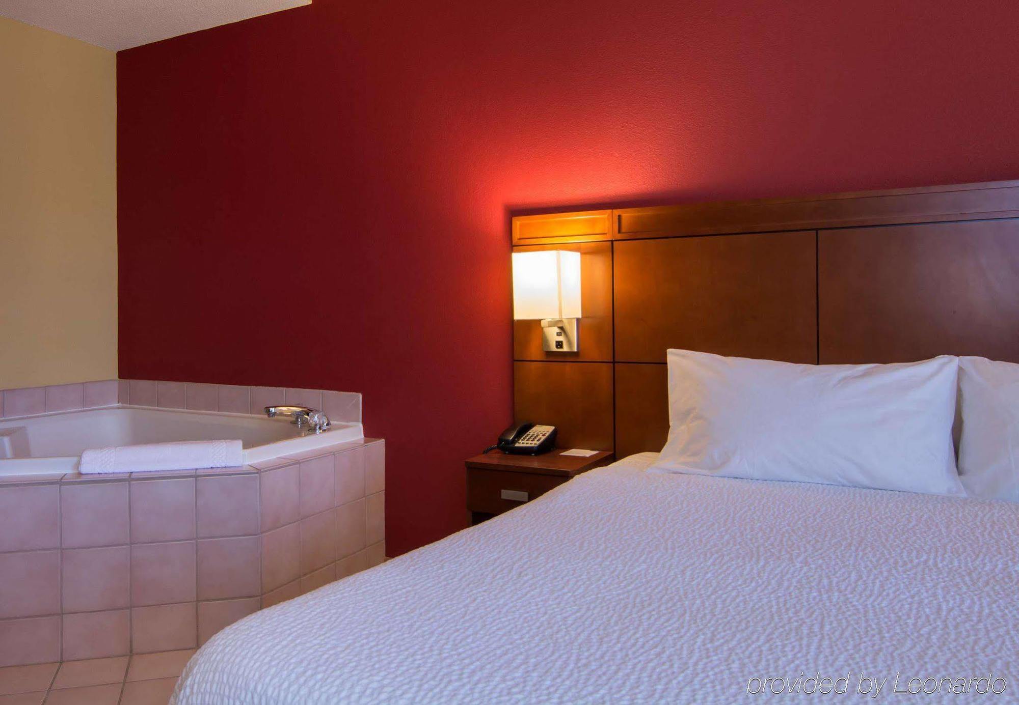 Courtyard By Marriott Charlotte Lake Norman Huntersville Esterno foto